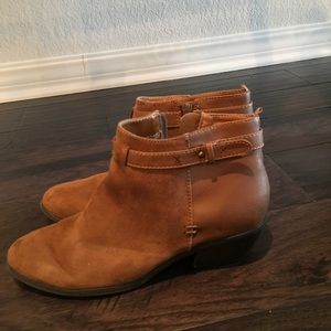 Brown/tan booties